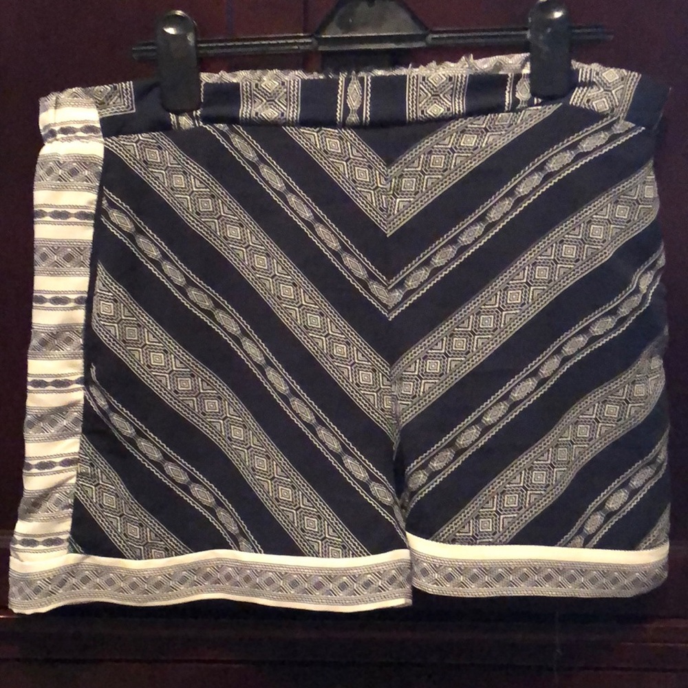 Linen dressy shorts